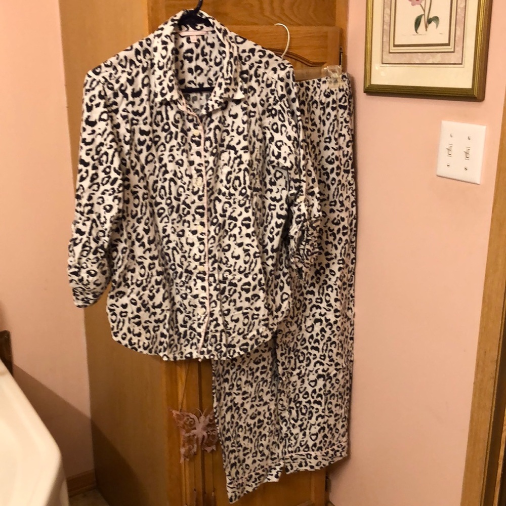 Victoria’s Secret PJs Animal Print Set     M/M